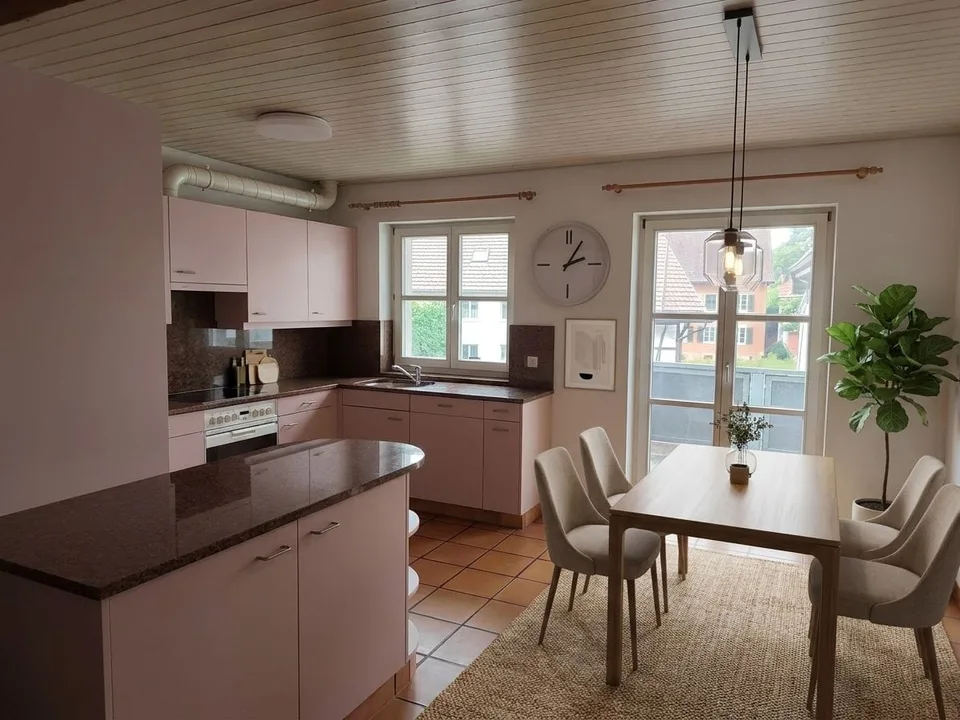Helle 4½-Zimmer-Wohnung mit Charme in Trasadingen