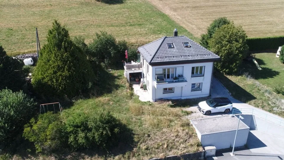 Maison individuelle lumineuse avec vue dégagée et beau potentiel
