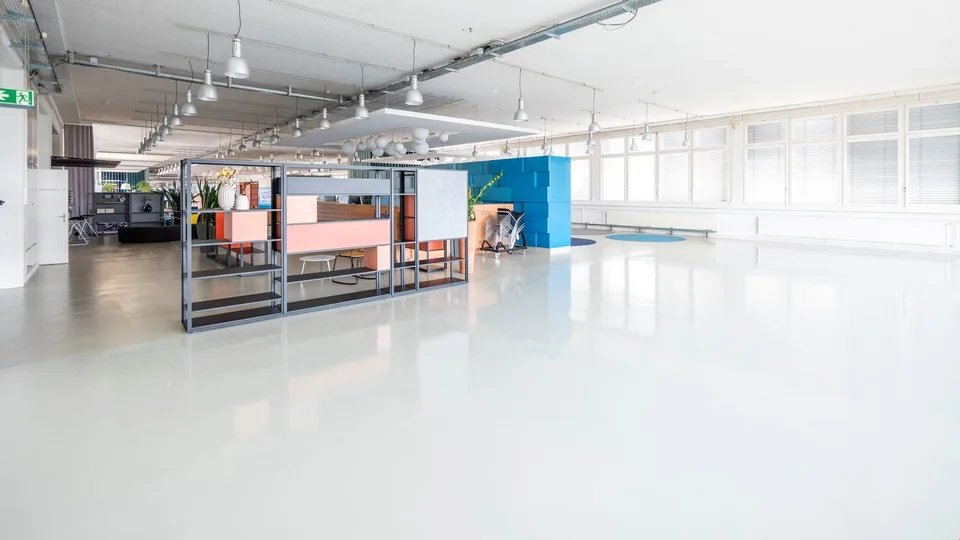 IHRE NEUE GEWERBEFLÄCHE ZENTRAL MIT AUSBLICK!