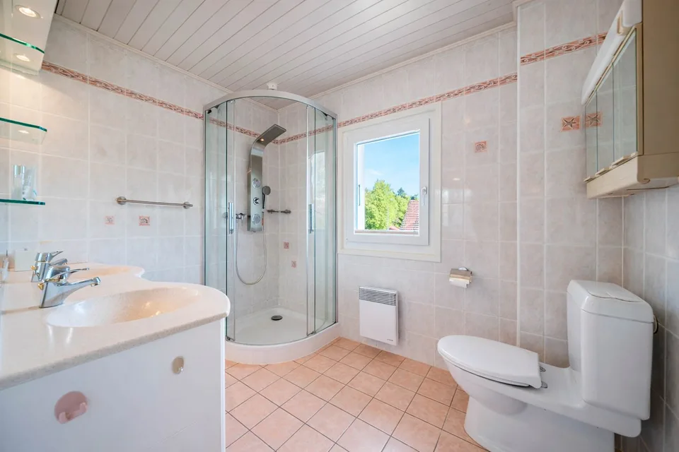 Charmantes Doppelhaus mit 5,5 Zimmern und Garten – Foto 11 von 12