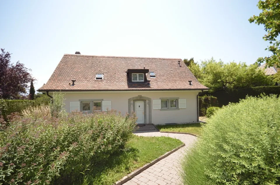 SAINT-PREX - DEUX VILLAS AU BORD DU LÉMAN, AVEC ACCÈS PRIVATIF AU LAC