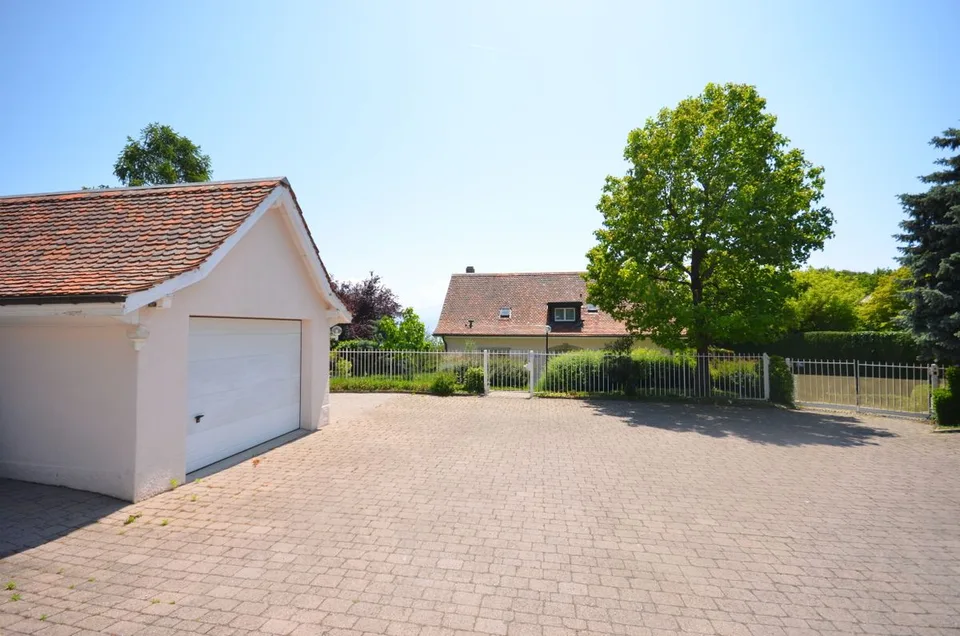 SAINT-PREX - DEUX VILLAS AU BORD DU LÉMAN, AVEC ACCÈS PRIVATIF AU LAC
