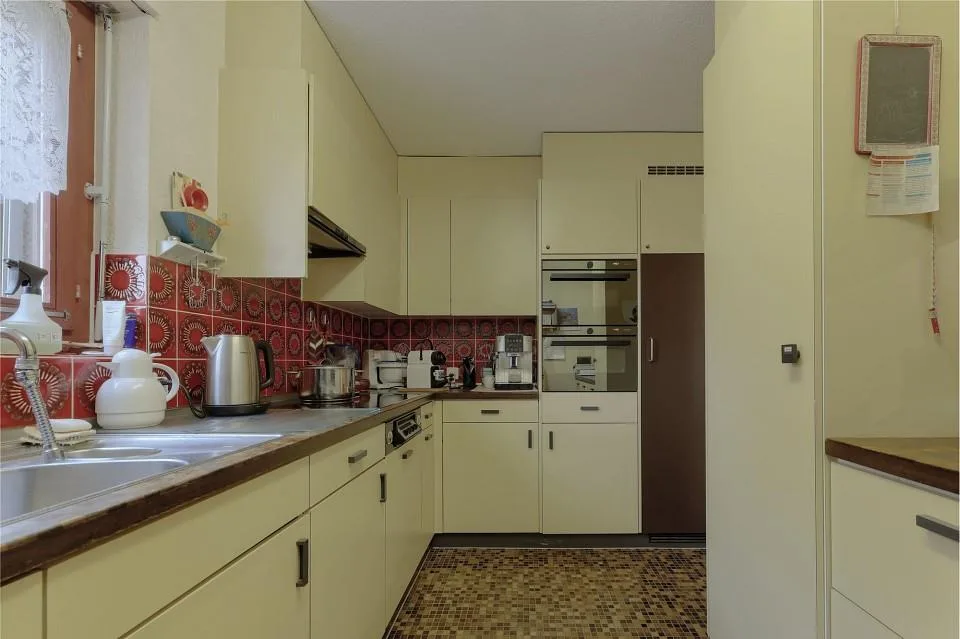 Casa angolare 5½ locali con potenziale e bel giardino