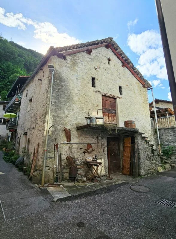 RUSTIC TO RENOVATE IN GNOSCA