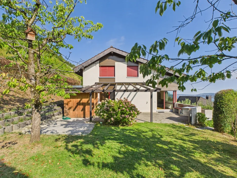 Charmantes 5.5-Zimmer-Haus mit Seesicht und Garten in Horgen