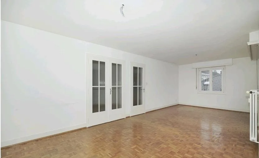 Vier-Zimmer-Wohnung zur Miete in der Rue du Petit-Chasseur in Sion im 3. Stock eines kleinen Gebäudes mit Balkon