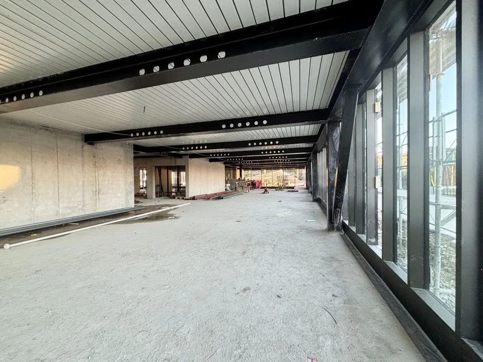 Verkaufsfläche in der Endphase des Baus in der Industriezone von Saint-Prex