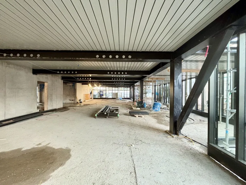 Verkaufsfläche in der Endphase des Baus in der Industriezone von Saint-Prex