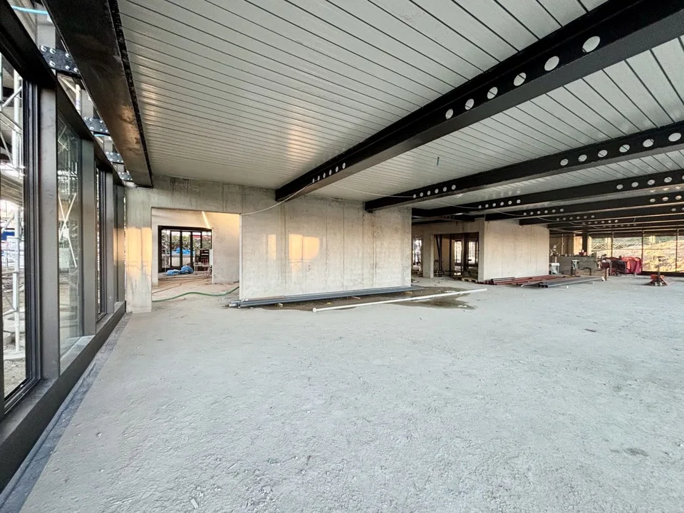 Verkaufsfläche in der Endphase des Baus in der Industriezone von Saint-Prex