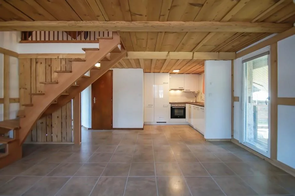 Charming Farmhouse with Privacy in Kallnach BE