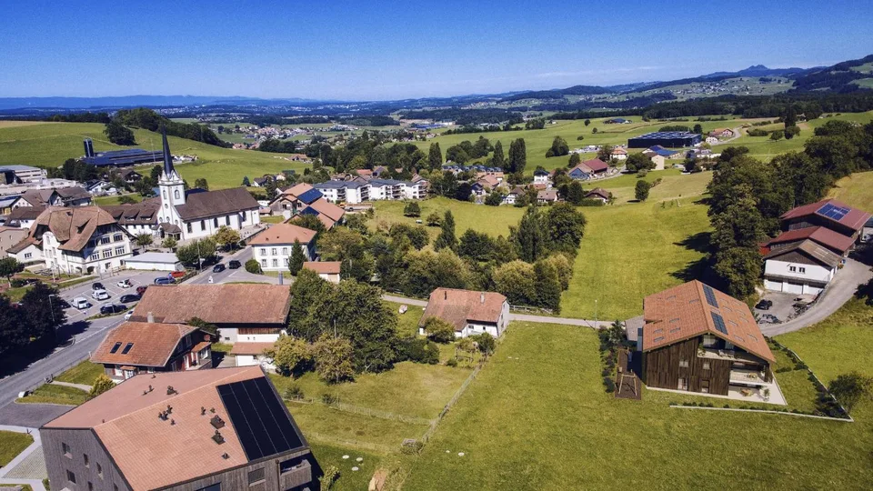 New 3.5-room apartment with large balcony - Free view in the heart of Gibloux