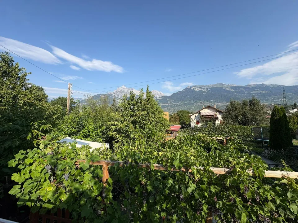 Maison charmante avec espace extérieur au cœur d'Aproz
