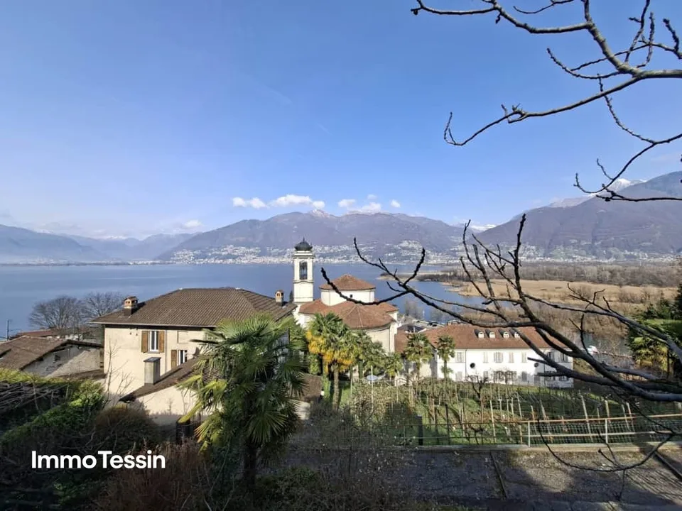 Maison multifamiliale exclusive avec 3 appartements et vue imprenable sur le lac Majeur