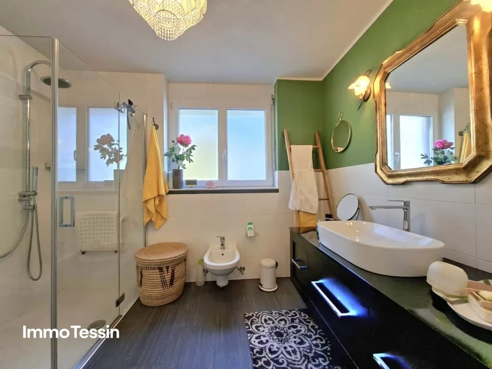 OPPORTUNITÉ EXCLUSIVE : Villa de luxe avec piscine, jardin et vue imprenable sur le lac au bord du lac Majeur – photo 12 sur 13