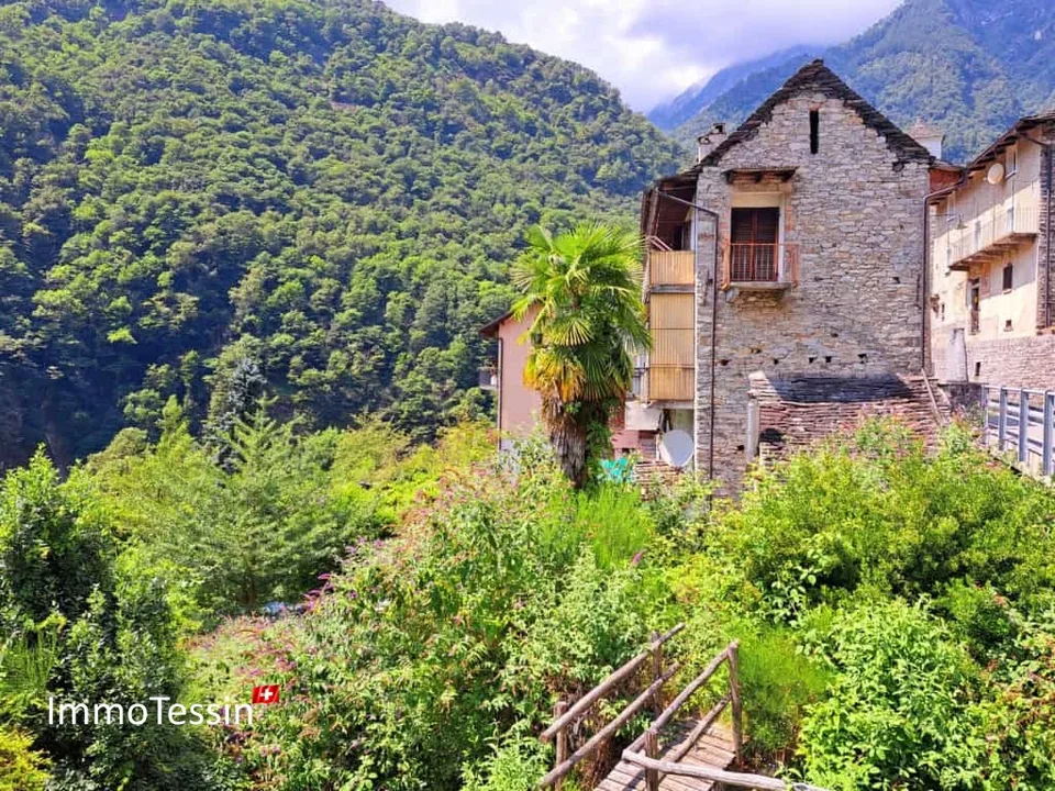 Unique property on the Verzasca dam with huge potential & 1800 m2 of land