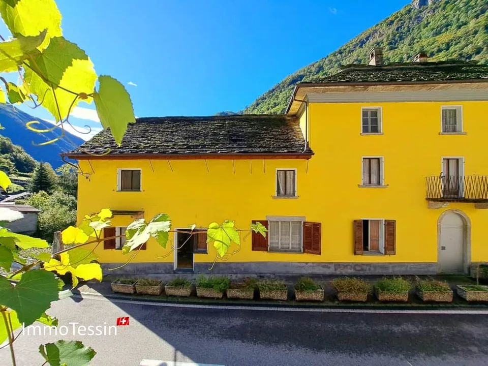 Unique property on the Verzasca dam with huge potential & 1800 m2 of land