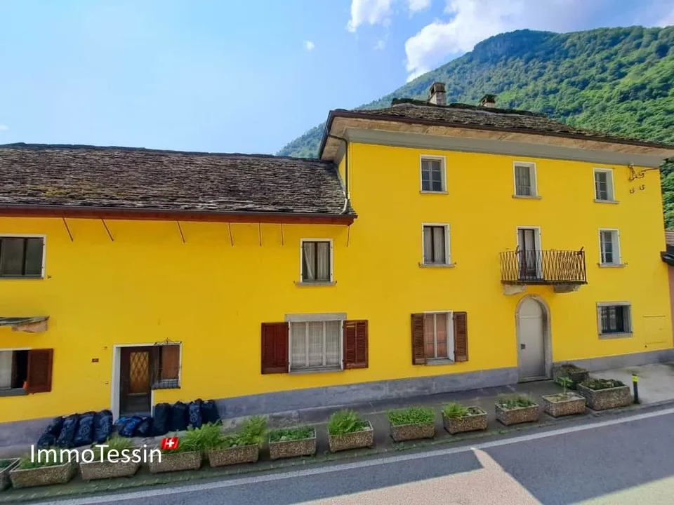 Unique property on the Verzasca dam with huge potential & 1800 m2 of land