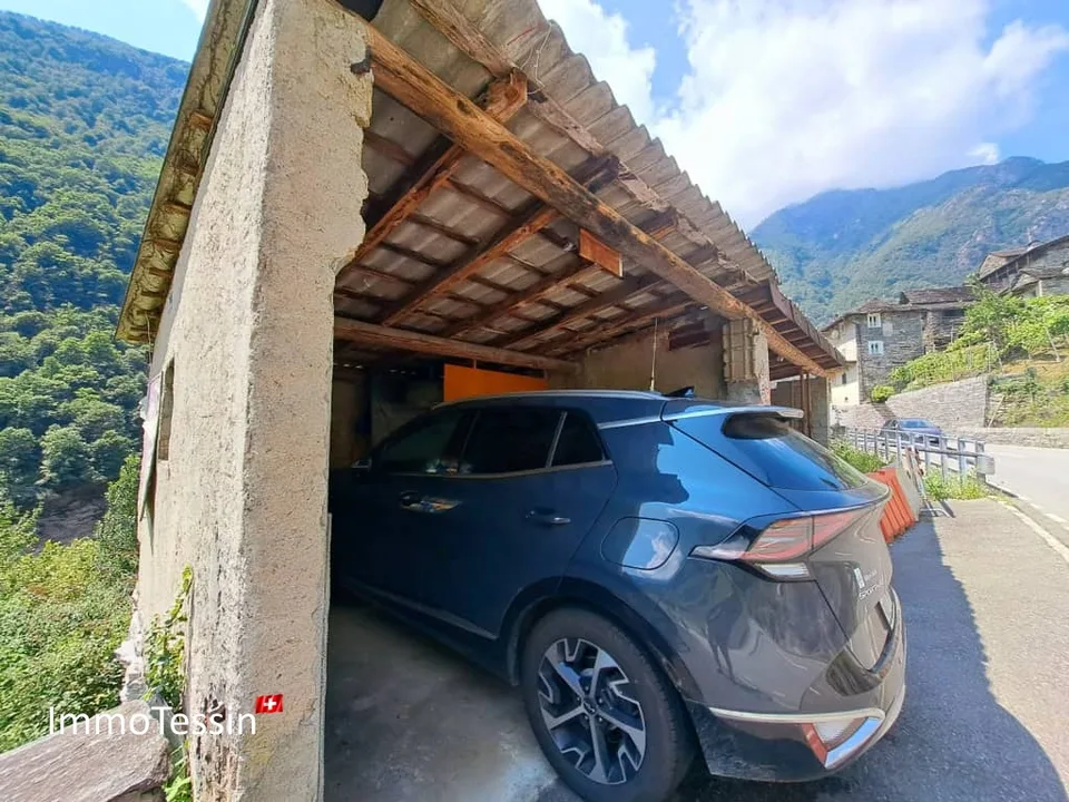 Unique property on the Verzasca dam with huge potential & 1800 m2 of land