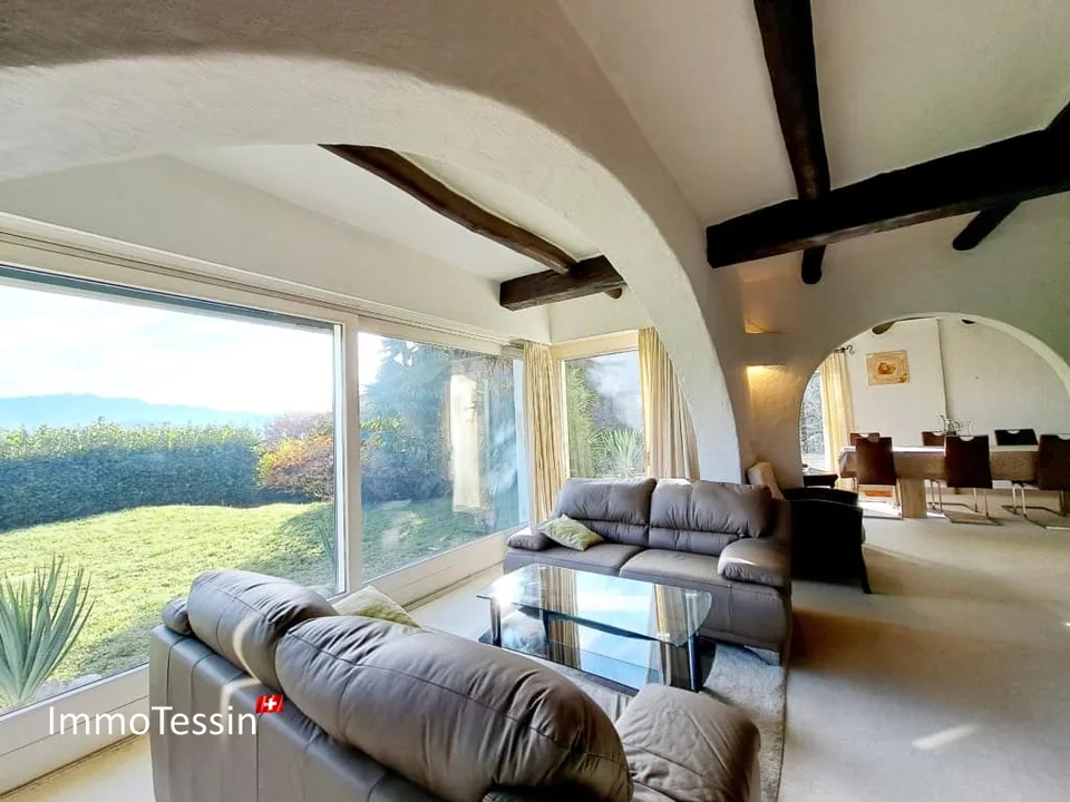 Exklusive Luxus Villa mit Hallenbad, Garten & Seesicht an top Lage, mit eigenem Wald für 100% Privacy nähe Lugano – Foto 8 von 13