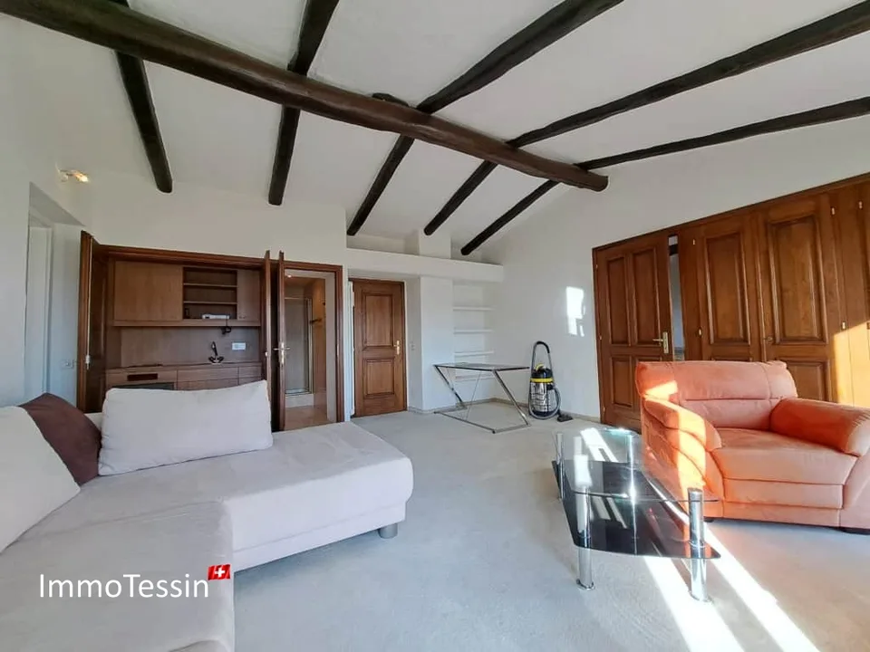 Exklusive Luxus Villa mit Hallenbad, Garten & Seesicht an top Lage, mit eigenem Wald für 100% Privacy nähe Lugano – Foto 10 von 13