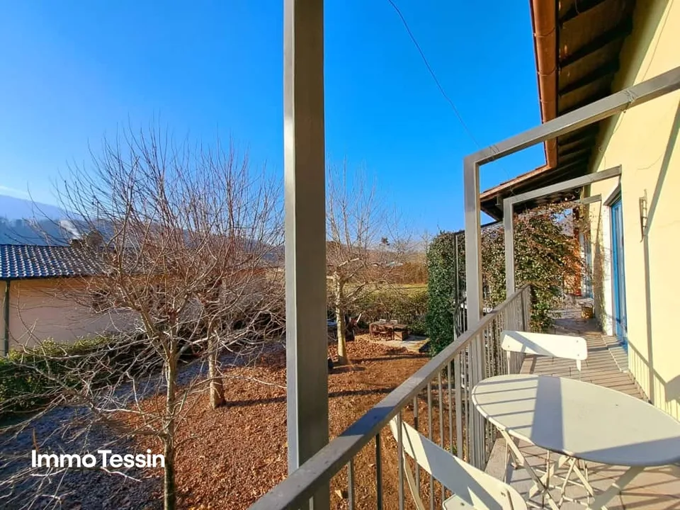 Exklusive Villa mit grossem Garten an top Lage zwischen dem Lago Maggiore und dem Lago di Lugano
