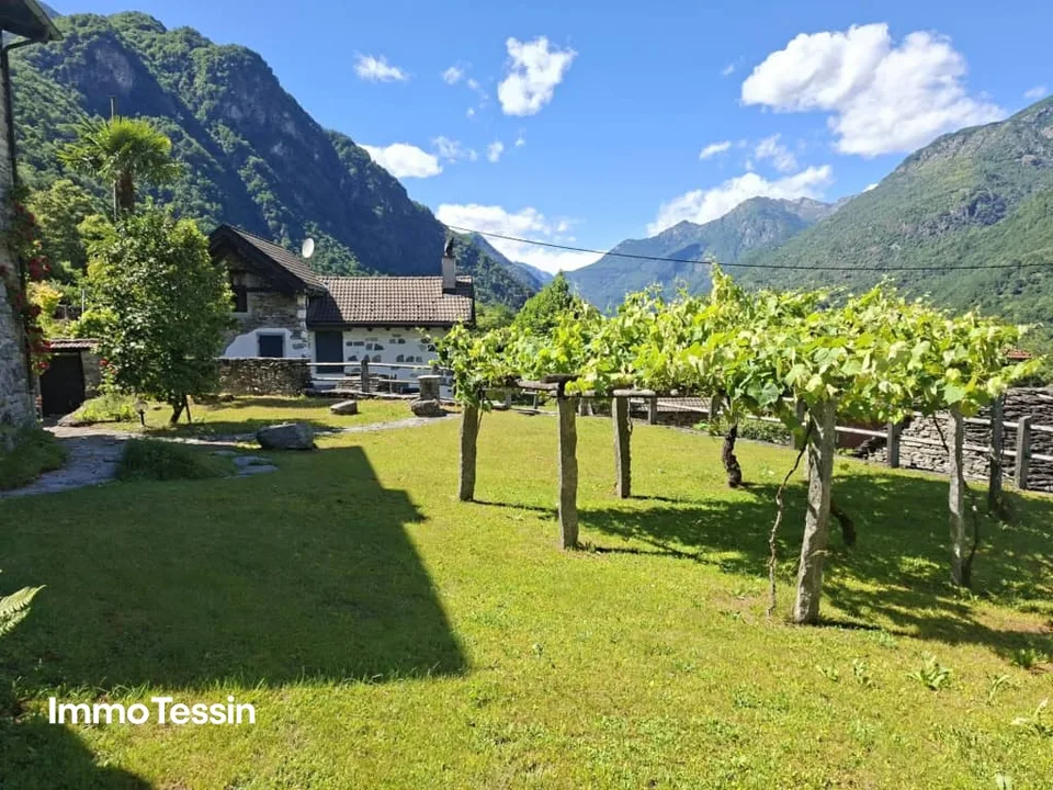 HIGHLIGHT: Charmante & charaktervolle Liegenschaft mit traumhaftem und grossem Garten an dominanter Lage