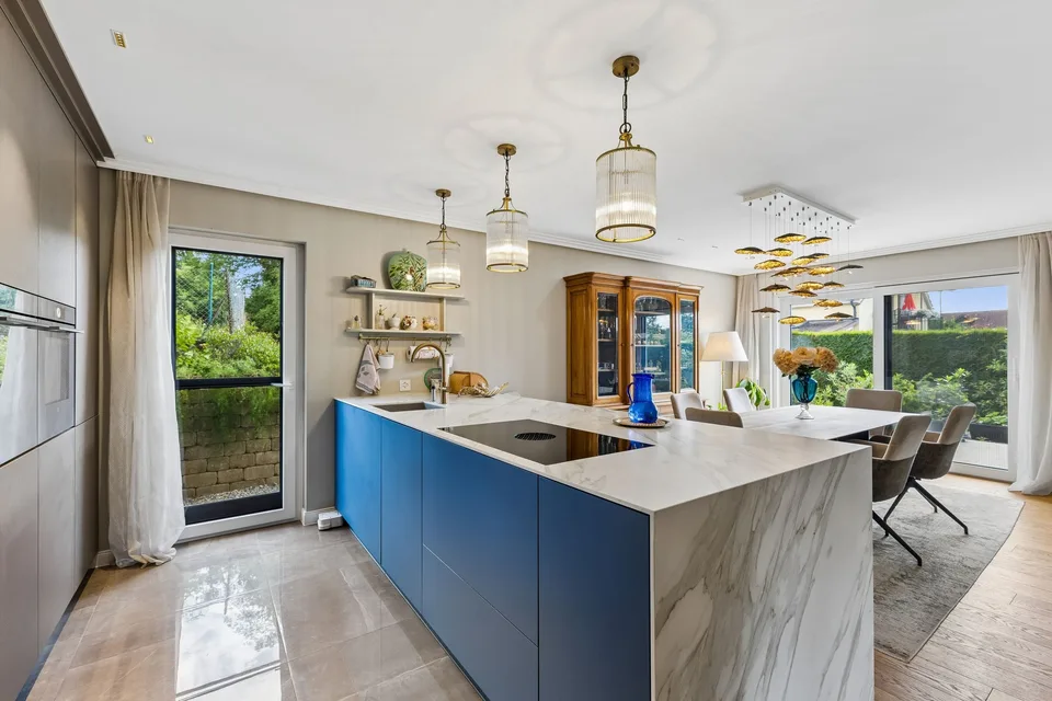Exklusive Neubau-Villa mit Designerküche, Smart Home &amp; privater Wellness-Oase
