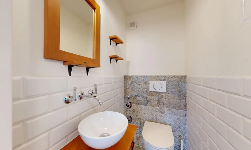 Renovated 3.5-room apartment with balcony and garden in Oberwil – photo 9 of 11