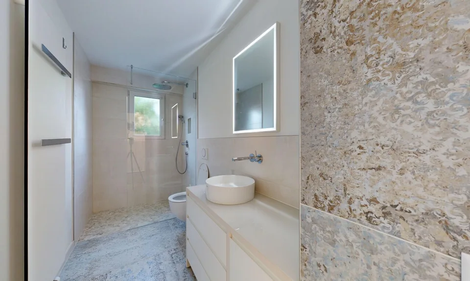 Renovated 3.5-room apartment with balcony and garden in Oberwil – photo 8 of 11