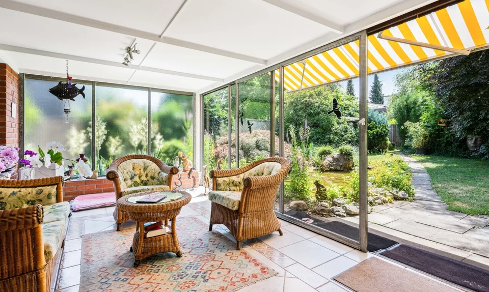 Unique Opportunity - Detached 7-Room Single-Family Home