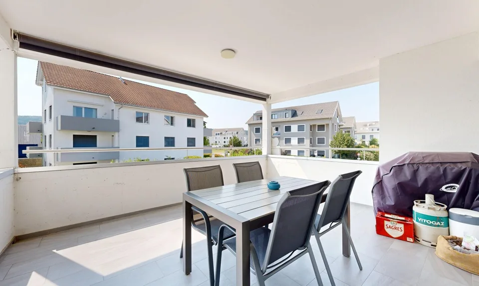 Gepflegte 4.5-Zimmer WHG mit grosszügigem Balkon und zwei TG-Plätzen