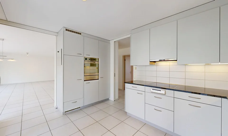 Ampio appartamento in proprietà con balcone di 27 m² in una zona residenziale tranquilla