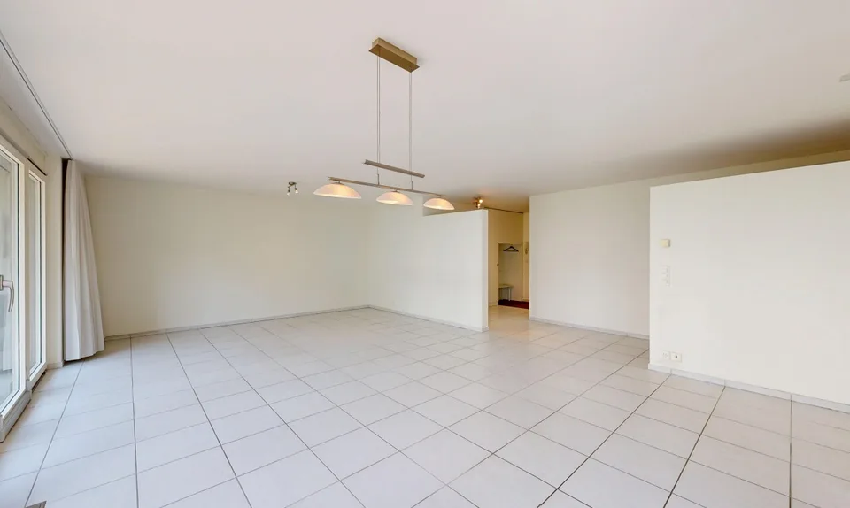 Ampio appartamento in proprietà con balcone di 27 m² in una zona residenziale tranquilla
