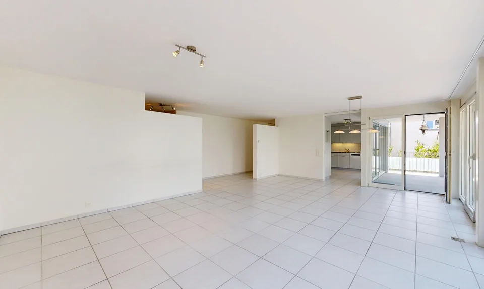 Ampio appartamento in proprietà con balcone di 27 m² in una zona residenziale tranquilla