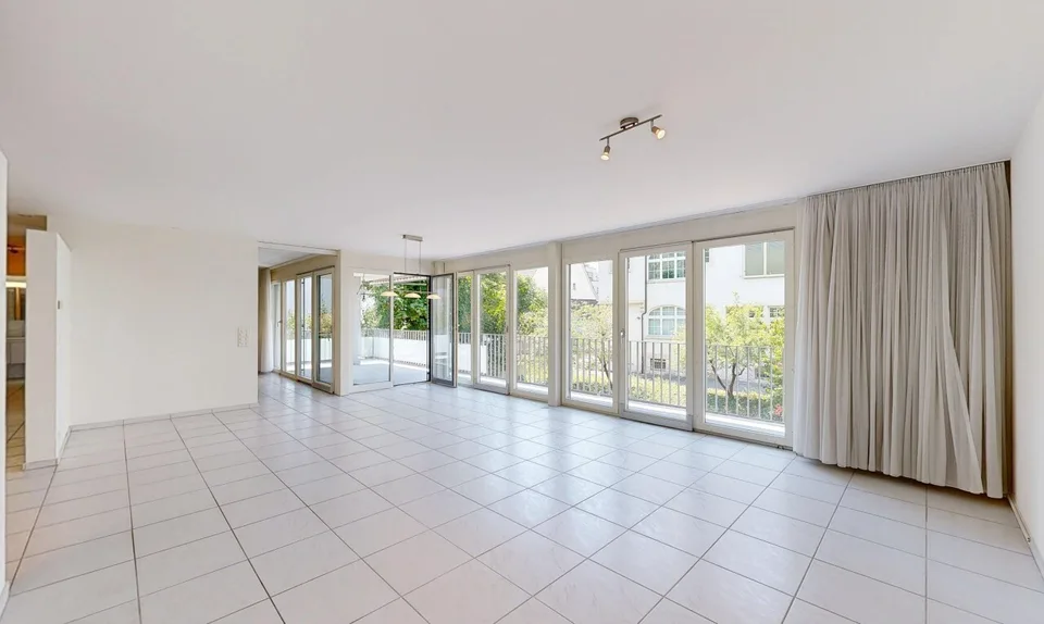 Ampio appartamento in proprietà con balcone di 27 m² in una zona residenziale tranquilla