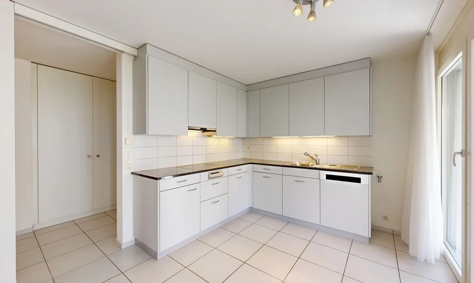 Ampio appartamento in proprietà con balcone di 27 m² in una zona residenziale tranquilla