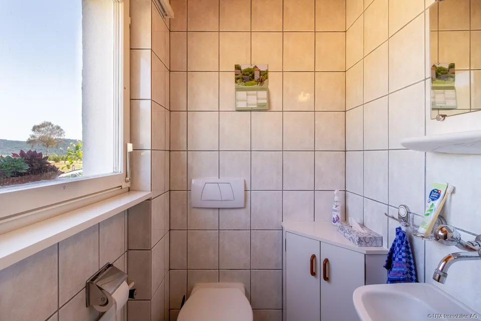 Einfamilienhaus mit wunderschönem Garten, direkt angrenzend an die Lan