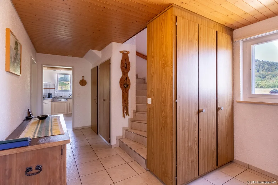 Einfamilienhaus mit wunderschönem Garten, direkt angrenzend an die Lan