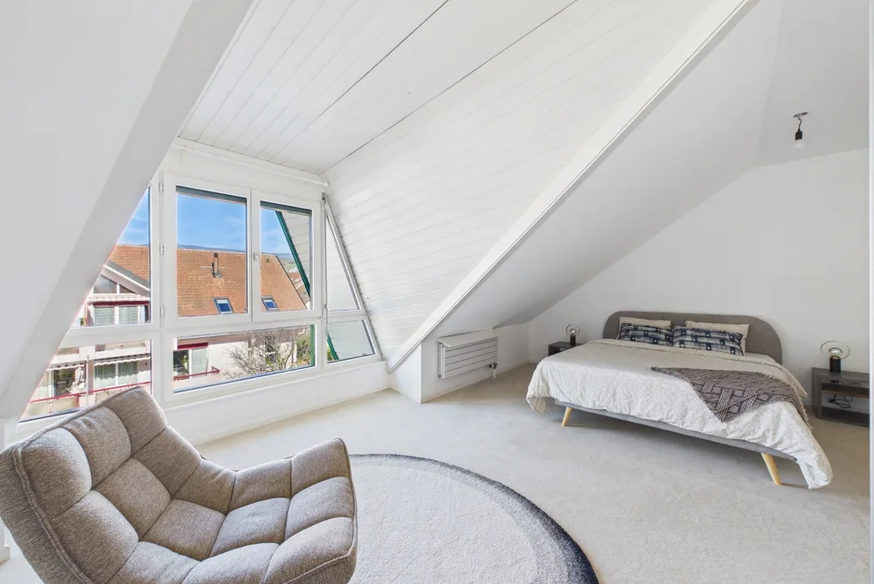 Attique avec beaux volumes