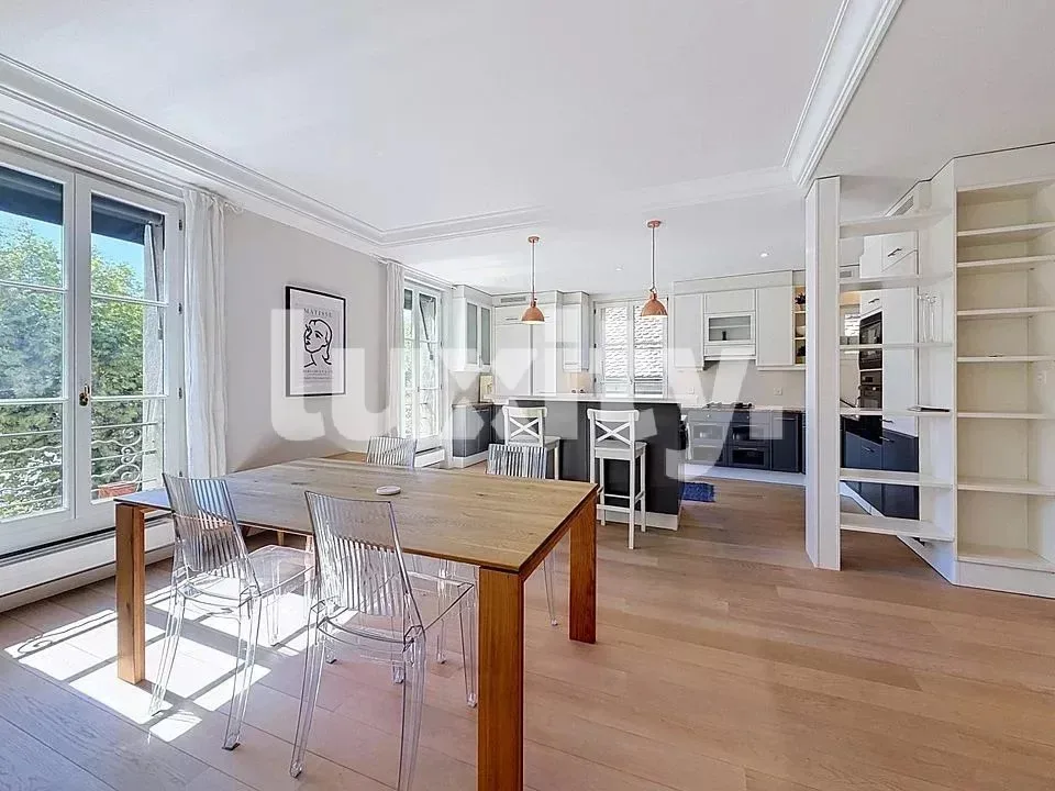 FURNISHED APARTMENT JUST STEPS FROM OLD CAROUGE