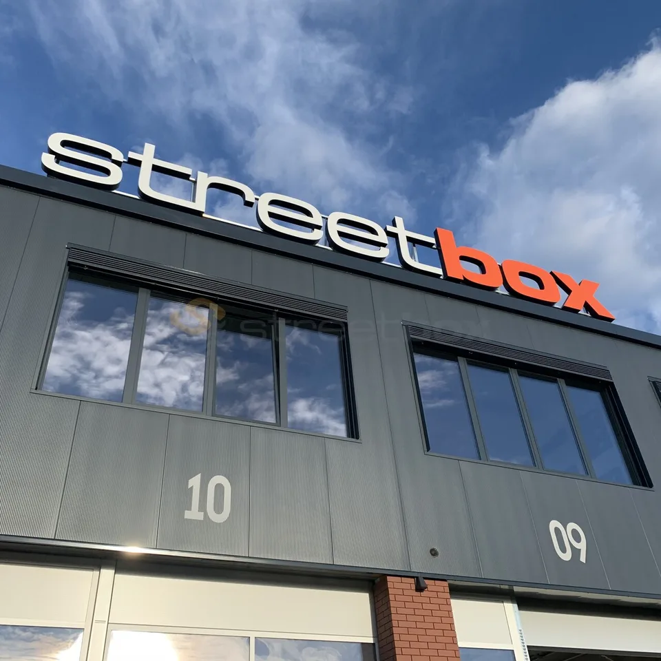 Streetbox di 115 m2 molto ben posizionato!
