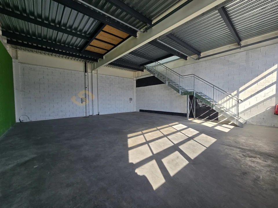 Streetbox doppio di 230 m2 - 2 primi affitti offerti! Box n°19+20