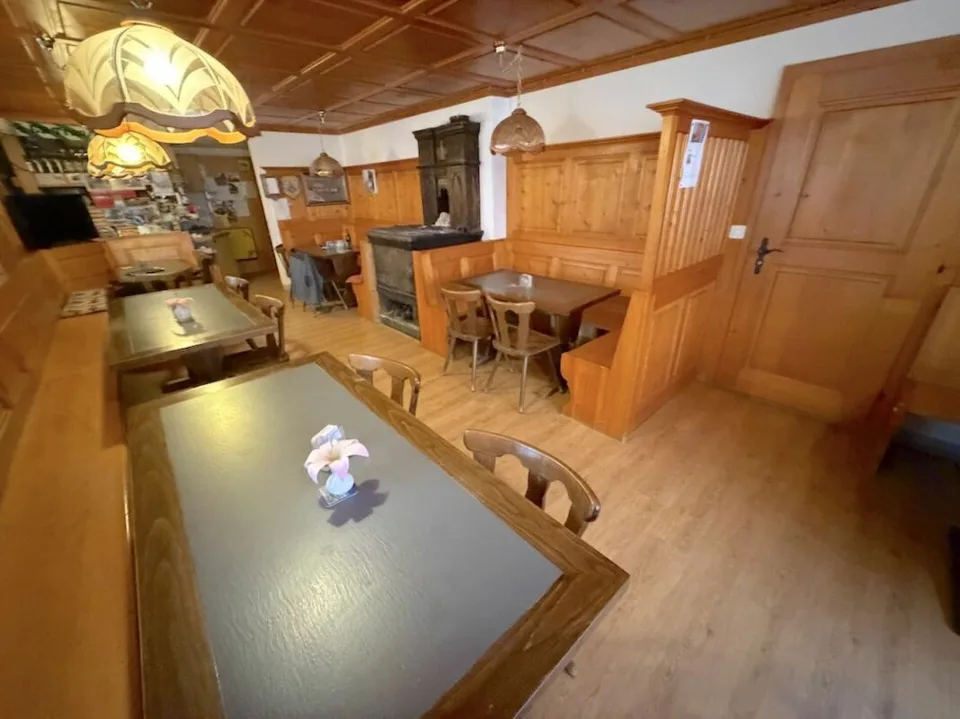 Beau gîte avec appartement et chambres de bien-être pour les invités à vendre
