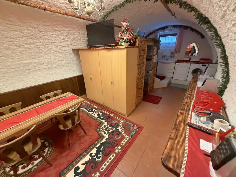 Beau gîte avec appartement et chambres de bien-être pour les invités à vendre