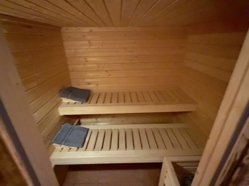 Beau gîte avec appartement et chambres de bien-être pour les invités à vendre