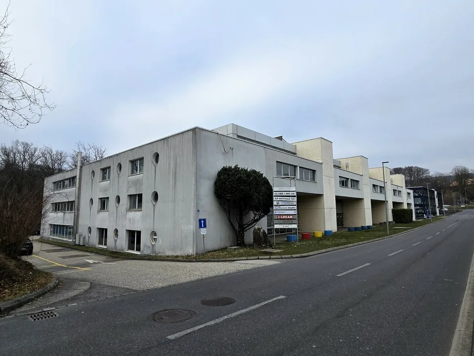 2 premiers loyer offerts - local commercial / bureau - 95m² - Crissier