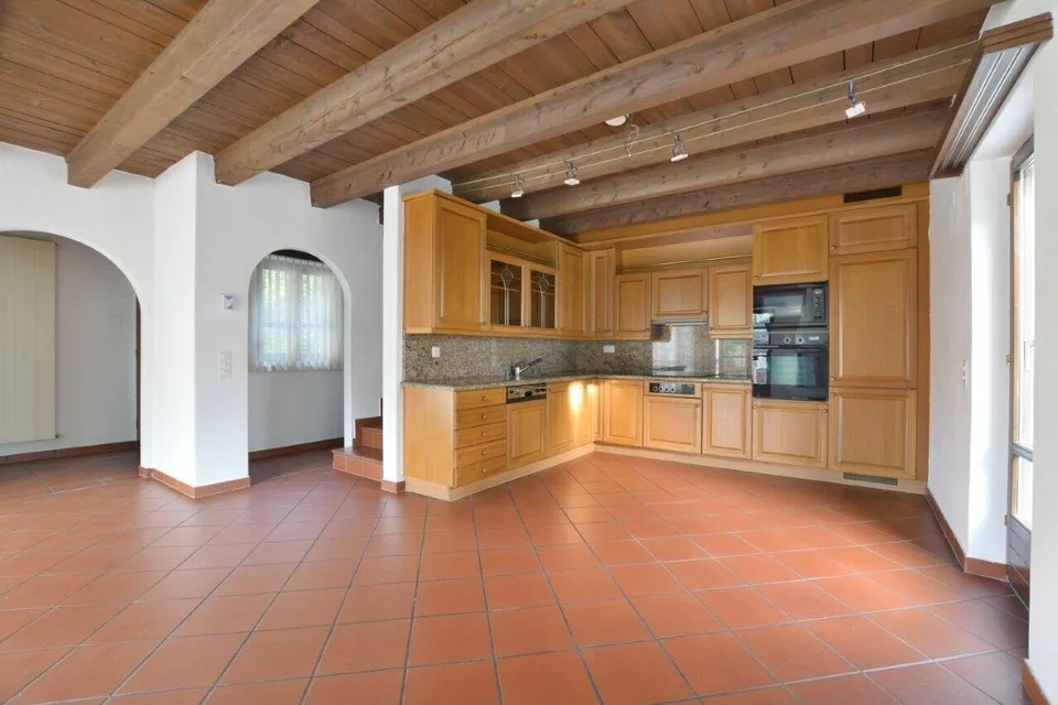 AFFITTASI LUMINOSA CASA SU 2 PIANI A CLARO - BELLINZONA
