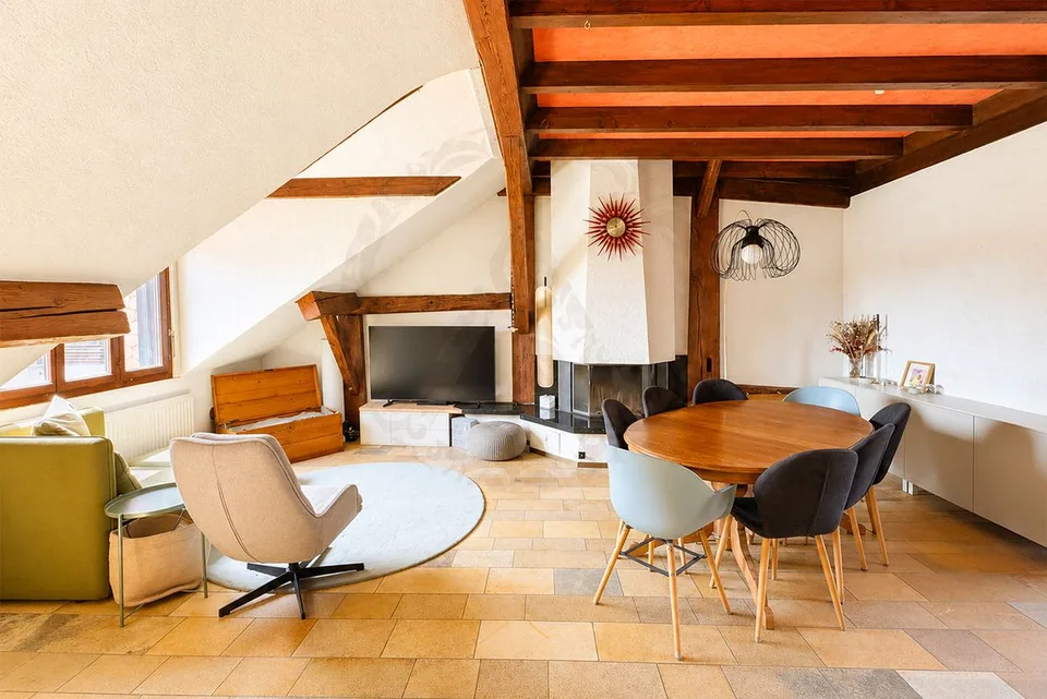 Dorfhaus mit 2 Wohnungen in Pailly