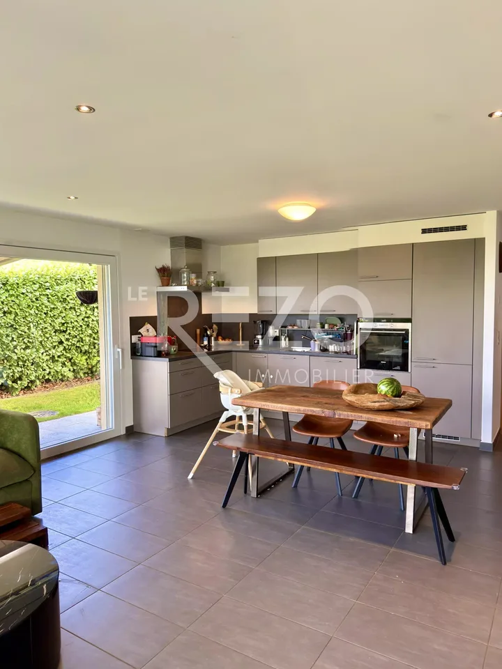Wunderschöne 3,5-Zimmer-Wohnung mit großer Terrasse, Garten und Panoramablick. SAVIÈSE, VS