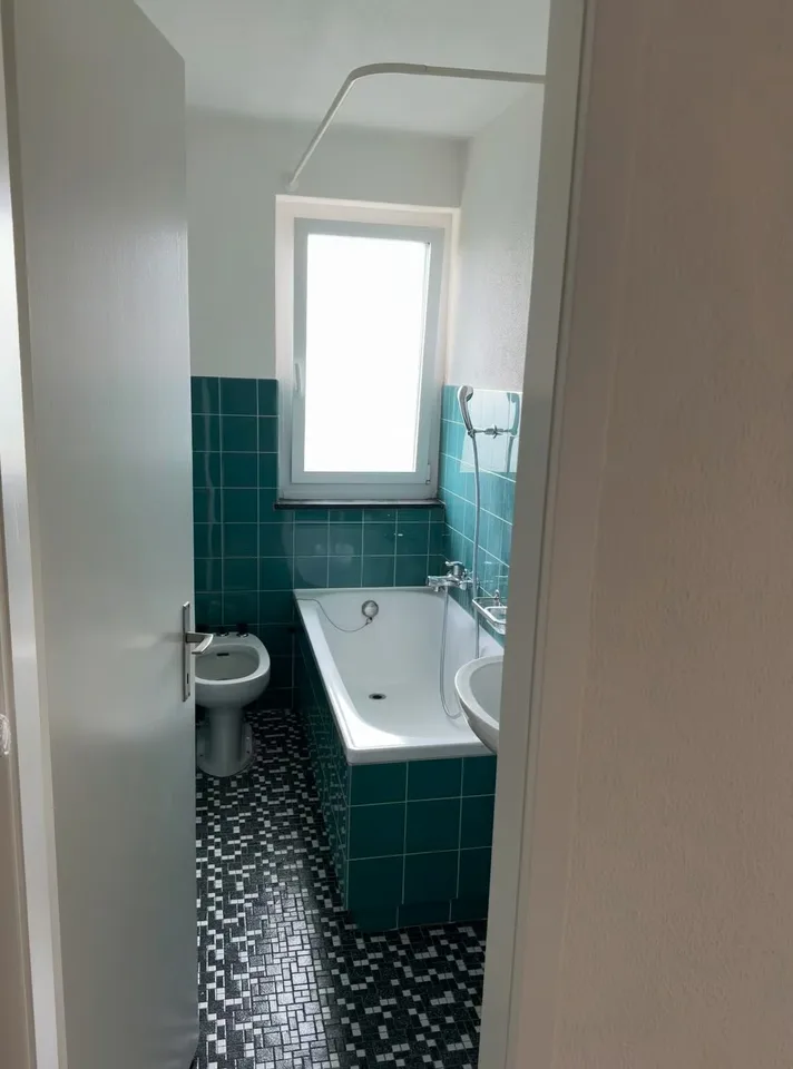 Frisch sanierte, helle und grosse Wohnung in ruhigem Quartier – Foto 8 von 13